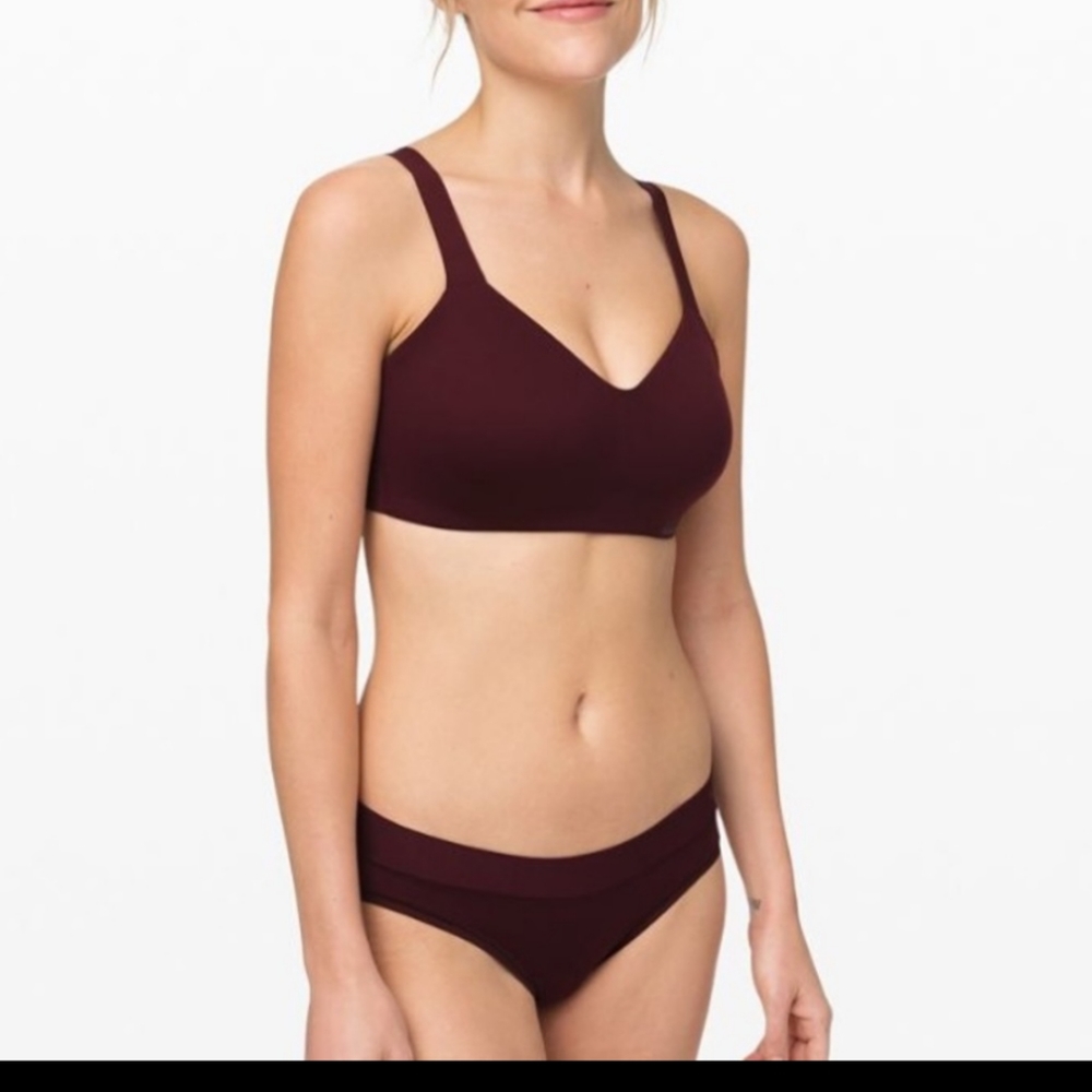 NWOT Lululemon hold true bra, 32D